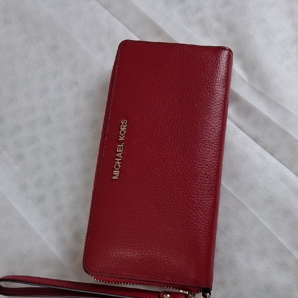 Michael Kors Red Wallet - Picture 4 of 8